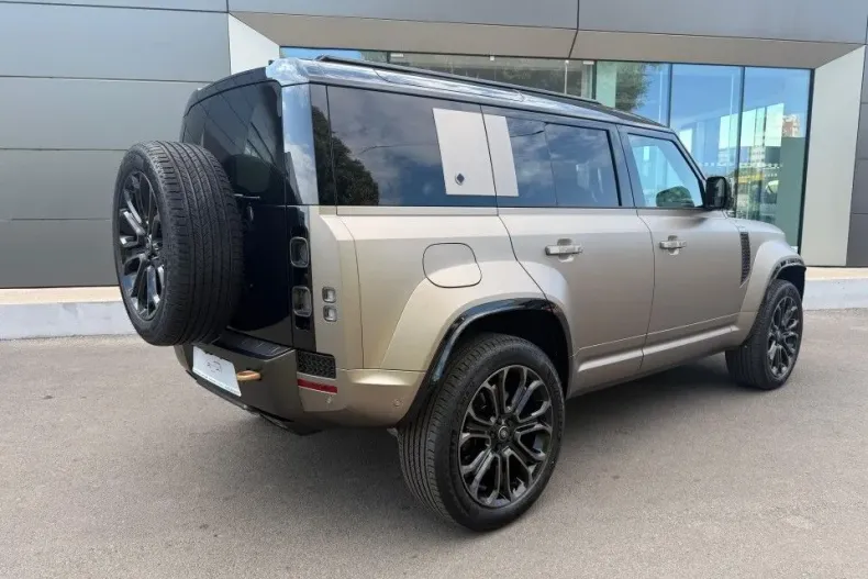 Land Rover Defender din 2025 cu 1.500 km - oferta LAN145334 - foto 3