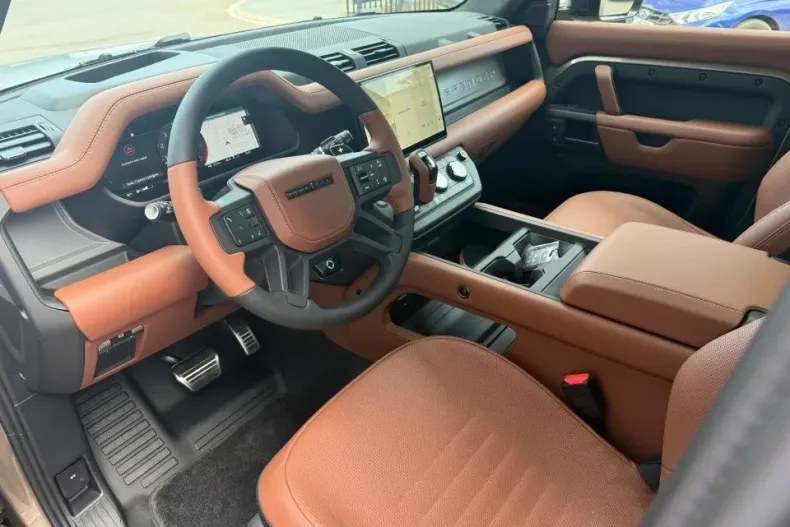 Land Rover Defender din 2025 cu 1.500 km - oferta LAN145334 - foto 6