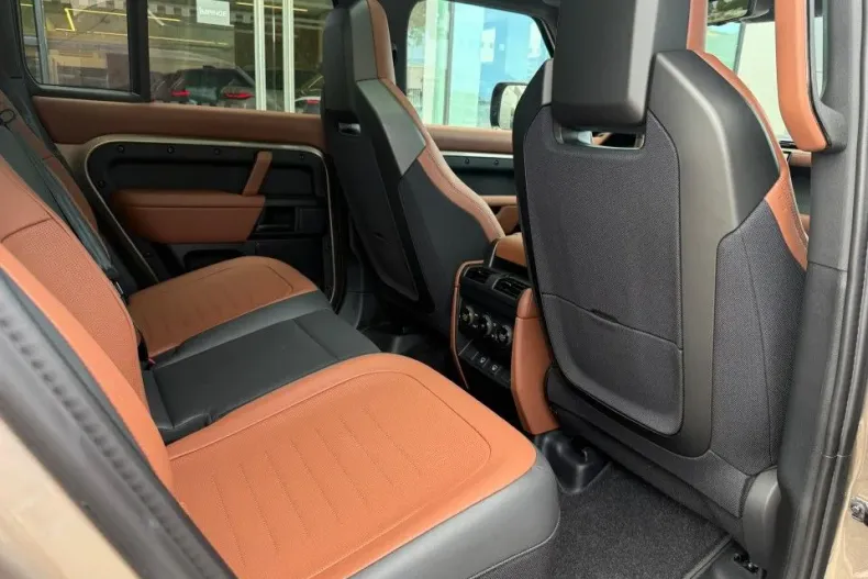 Land Rover Defender din 2025 cu 1.500 km - oferta LAN145334 - foto 9