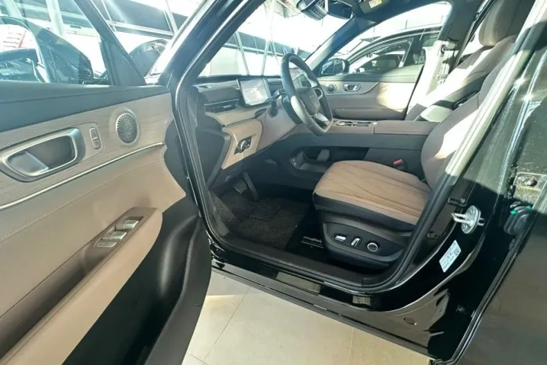 Chery Tiggo 8 din 2025 cu 5 km - oferta CHE145367 - foto 11