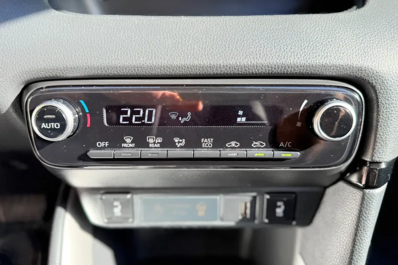 Toyota Yaris din 2021 cu 138.000 km - oferta TOY145368 - foto 24