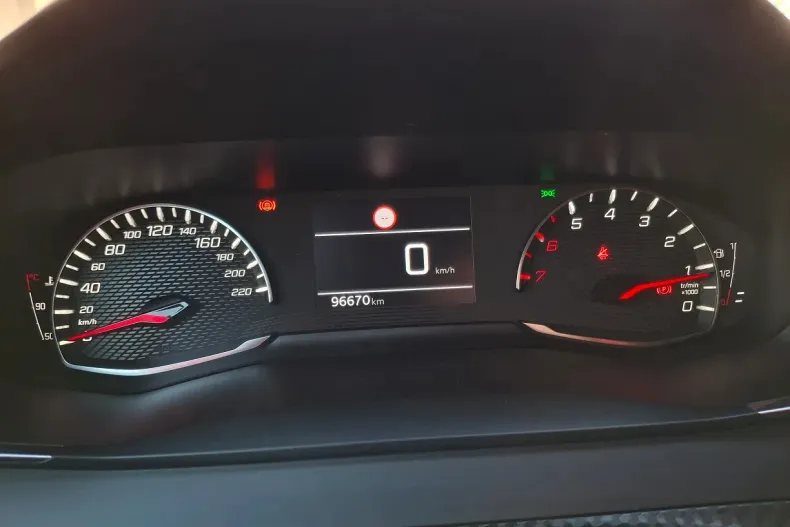 Peugeot 2008 din 2020 cu 96.670 km - oferta PEU145378 - foto 6