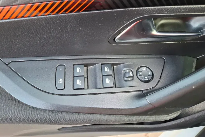 Peugeot 2008 din 2020 cu 96.670 km - oferta PEU145378 - foto 23