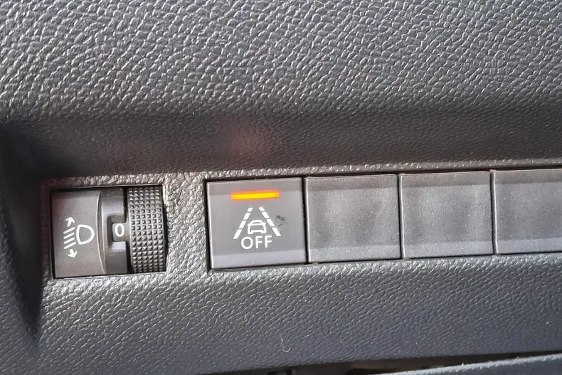 Peugeot 2008 din 2020 cu 96.670 km - oferta PEU145378 - foto 24