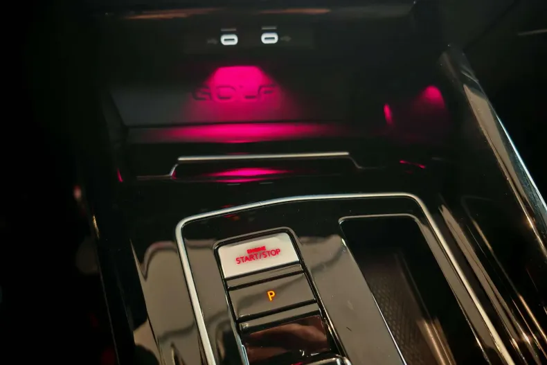 Volkswagen Golf din 2023 cu 48.193 km - oferta VOL145392 - foto 17