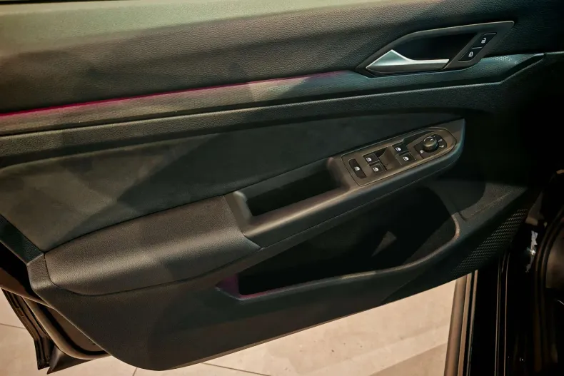 Volkswagen Golf din 2023 cu 48.193 km - oferta VOL145392 - foto 23