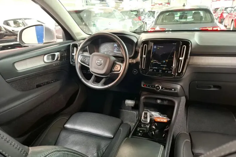Volvo XC40 din 2021 cu 99.228 km - oferta VOL145397 - foto 2