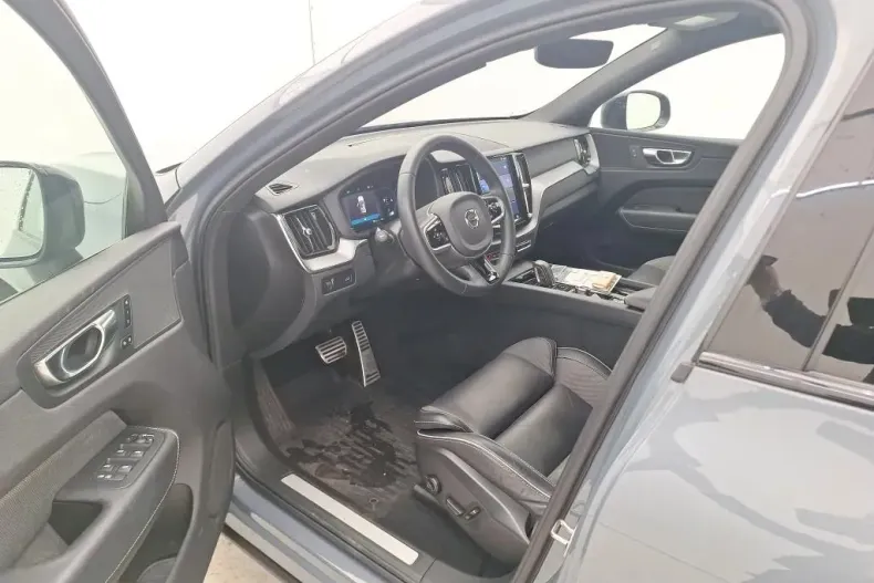 Volvo XC60 din 2021 cu 44.601 km - oferta VOL145407 - foto 4