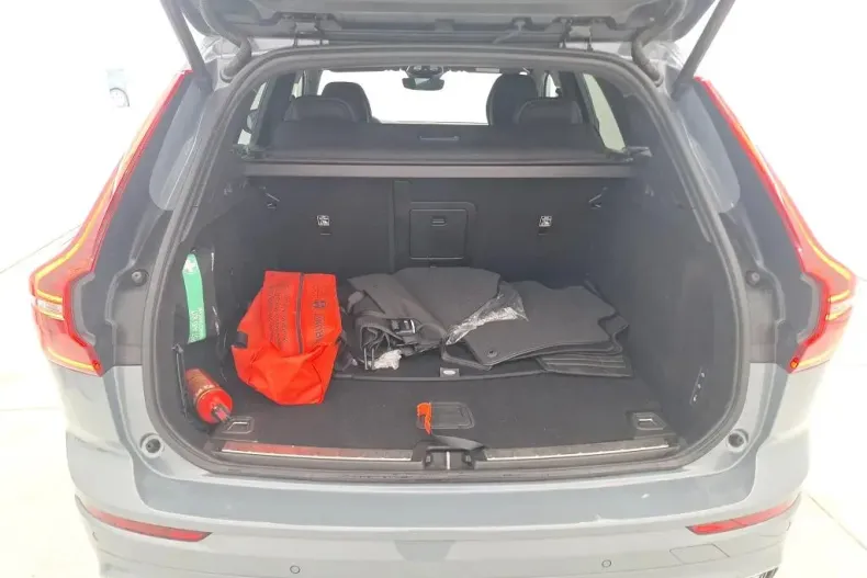 Volvo XC60 din 2021 cu 44.601 km - oferta VOL145407 - foto 8