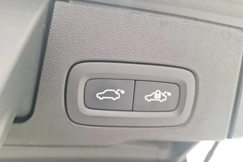 Volvo XC60 din 2021 cu 44.601 km - oferta VOL145407 - foto 11