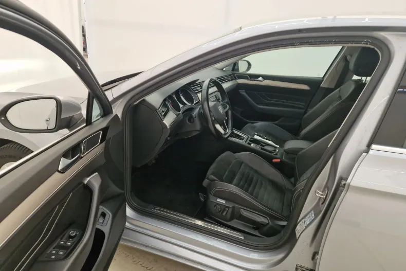 Volkswagen Passat din 2020 cu 64.667 km - oferta VOL145412 - foto 6