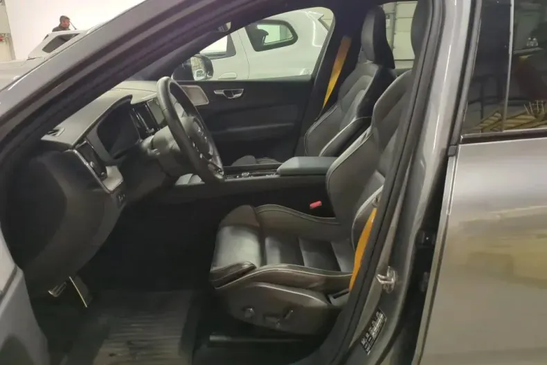 Volvo XC60 din 2021 cu 102.819 km - oferta VOL145415 - foto 4