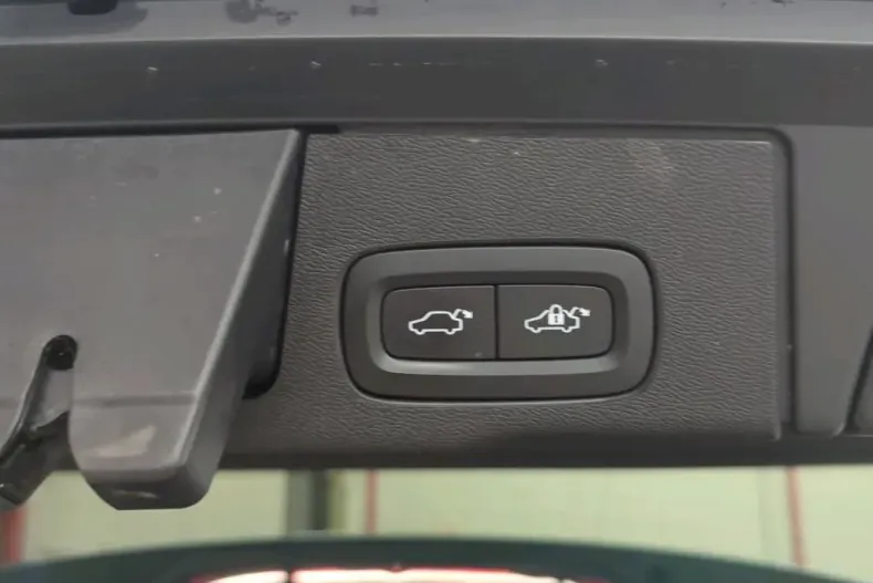 Volvo XC60 din 2021 cu 102.819 km - oferta VOL145415 - foto 9