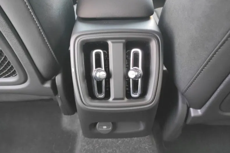 Volvo XC40 din 2025 cu 7 km - oferta VOL145441 - foto 16