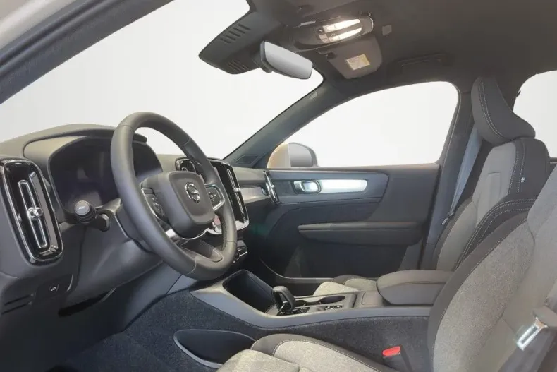 Volvo XC40 din 2025 cu 1 km - oferta VOL145442 - foto 9