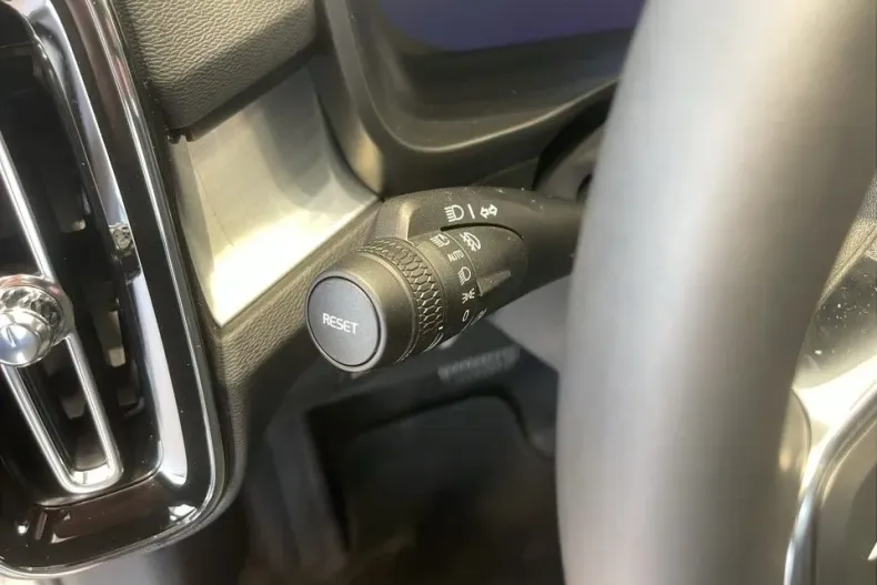 Volvo XC40 din 2025 cu 1 km - oferta VOL145442 - foto 11