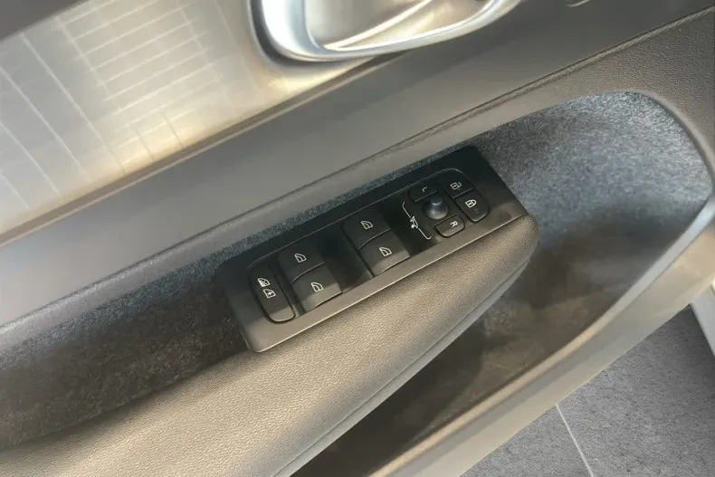 Volvo XC40 din 2025 cu 1 km - oferta VOL145442 - foto 14