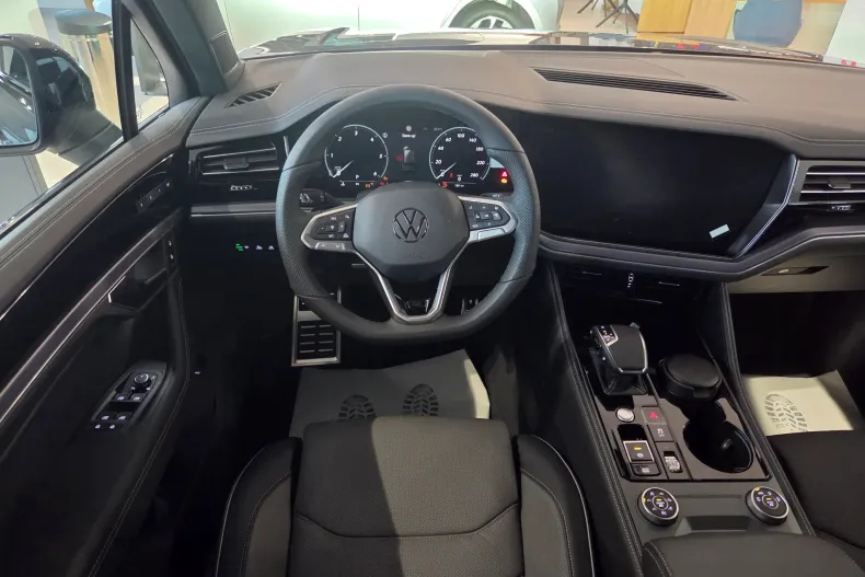 Volkswagen Touareg din 2025 cu 5 km - oferta VOL145484 - foto 10
