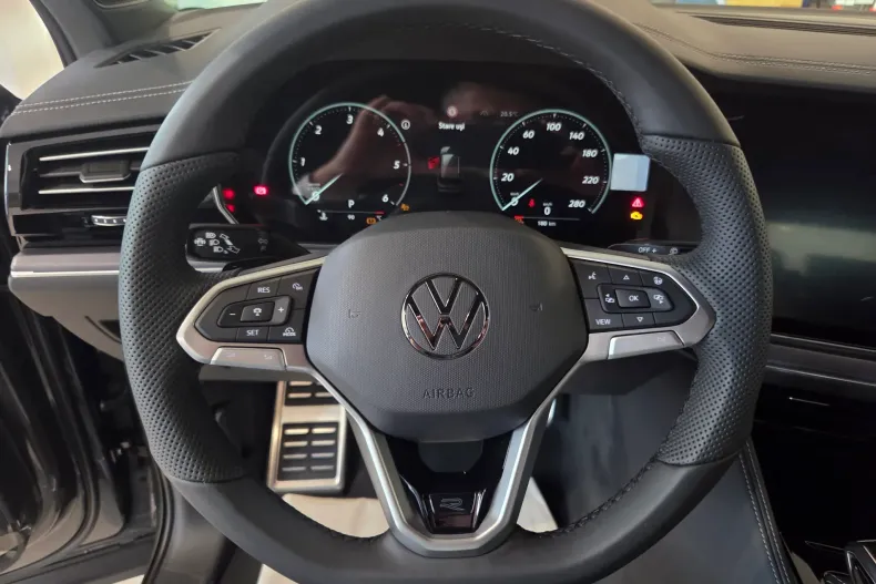 Volkswagen Touareg din 2025 cu 5 km - oferta VOL145484 - foto 11