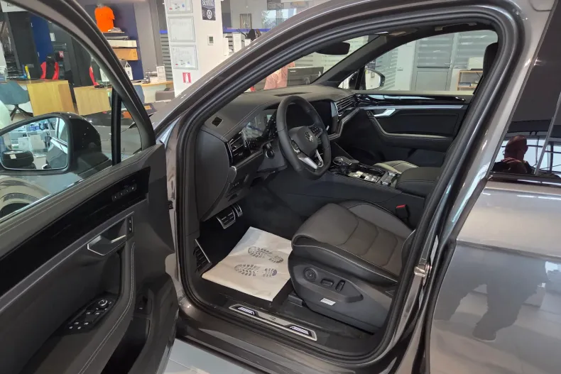 Volkswagen Touareg din 2025 cu 5 km - oferta VOL145484 - foto 16