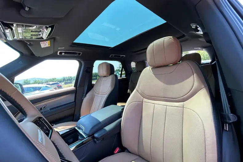 Land Rover Range Rover Sport din 2025 cu 3.960 km - oferta LAN145486 - foto 9