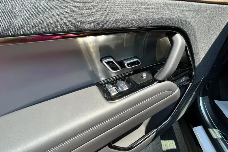 Land Rover Range Rover Sport din 2025 cu 3.960 km - oferta LAN145486 - foto 11