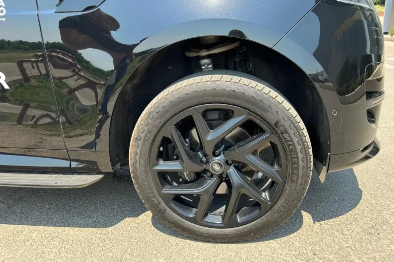 Land Rover Range Rover Sport din 2025 cu 3.960 km - oferta LAN145486 - foto 13