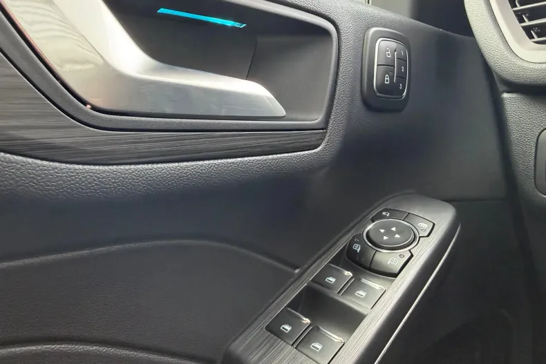 Ford Kuga din 2025 cu 1 km - oferta FOR145487 - foto 11