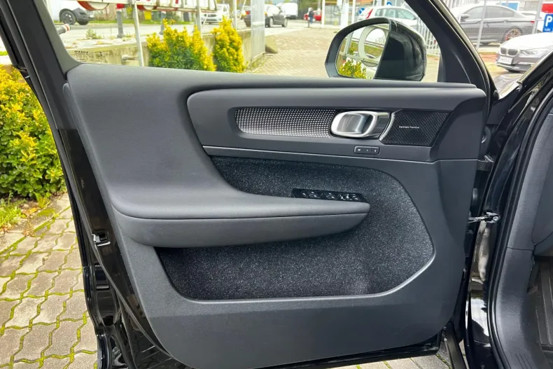 Volvo XC40 din 2021 cu 121.985 km - oferta VOL145514 - foto 34