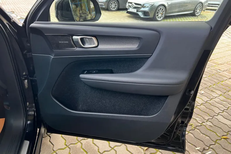 Volvo XC40 din 2021 cu 121.985 km - oferta VOL145514 - foto 37