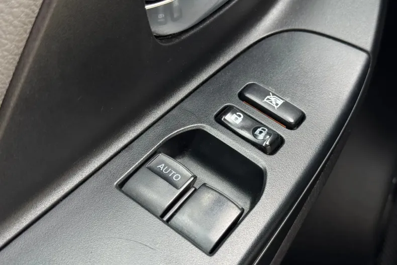 Toyota Yaris din 2019 cu 96.000 km - oferta TOY145527 - foto 29