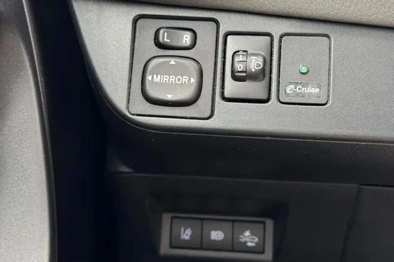 Toyota Yaris din 2019 cu 96.000 km - oferta TOY145527 - foto 30