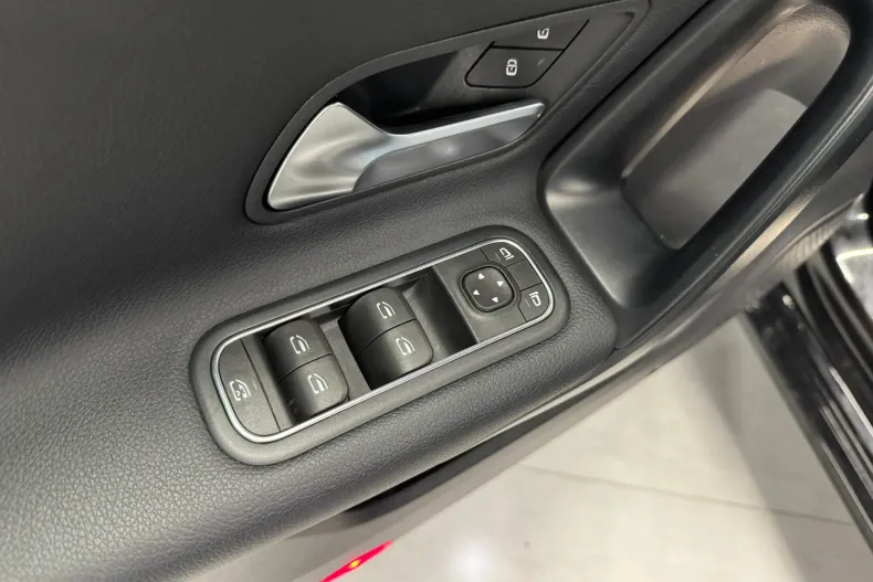 Mercedes-Benz CLA din 2022 cu 12.500 km - oferta MER145539 - foto 6