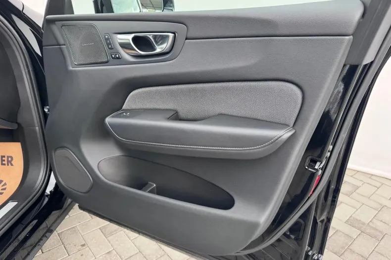 Volvo XC60 din 2023 cu 51.024 km - oferta VOL145543 - foto 17