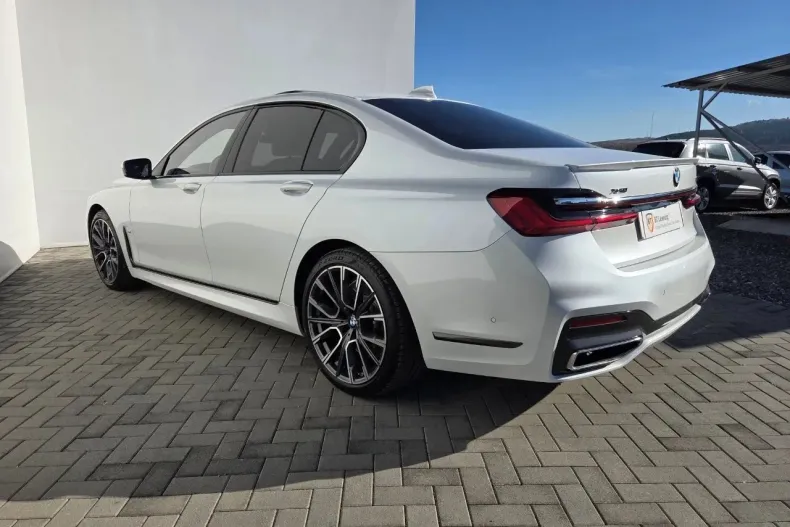 BMW Seria 7 din 2022 cu 31.083 km - oferta BMW145544 - foto 3