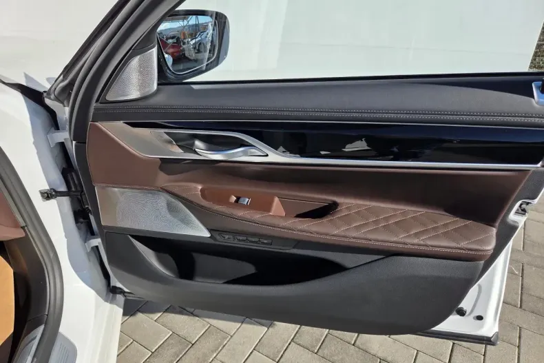 BMW Seria 7 din 2022 cu 31.083 km - oferta BMW145544 - foto 17