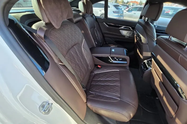 BMW Seria 7 din 2022 cu 31.083 km - oferta BMW145544 - foto 25