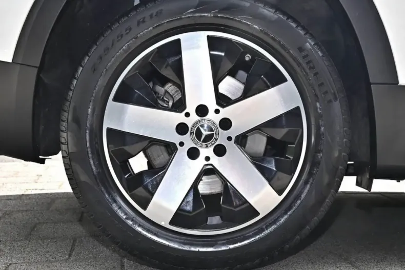 Mercedes-Benz GLB 220 din 2024 cu 37.200 km - oferta MER145566 - foto 4