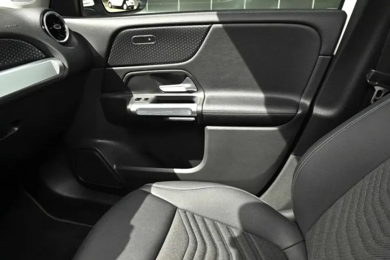 Mercedes-Benz GLB 220 din 2024 cu 37.200 km - oferta MER145566 - foto 19