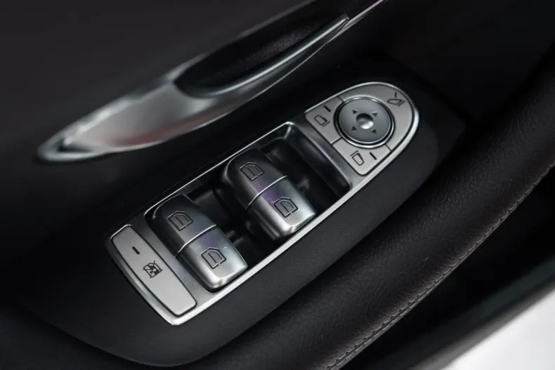 Mercedes-Benz E 220 din 2023 cu 37.461 km - oferta MER145573 - foto 26