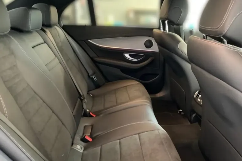 Mercedes-Benz E 200 din 2022 cu 47.139 km - oferta MER145661 - foto 10