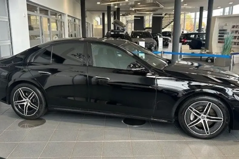 Mercedes-Benz E 200 din 2024 cu 8.900 km - oferta MER145740 - foto 3