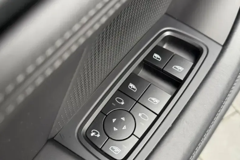 Porsche Taycan din 2022 cu 32.000 km - oferta POR145786 - foto 29