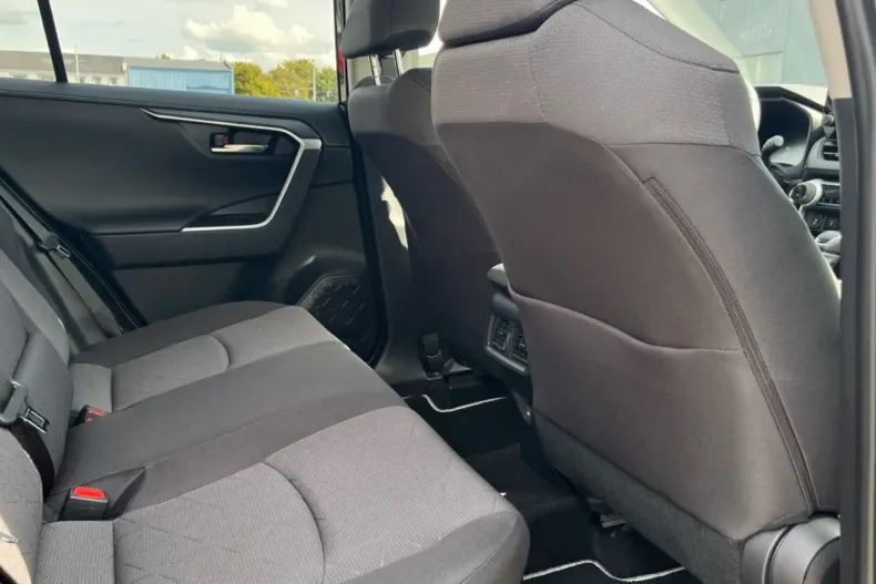 Toyota RAV4 din 2024 cu 12.655 km - oferta TOY145877 - foto 7