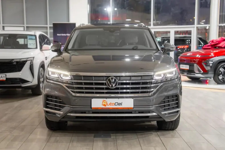 Volkswagen Touareg din 2021 cu 134.946 km - oferta VOL145892 - foto 2