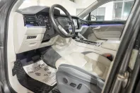 Volkswagen Touareg din 2021 cu 134.946 km - oferta VOL145892 - foto 14