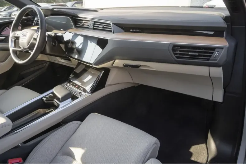 Audi Q8 din 2023 cu 73.262 km - oferta AUD145907 - foto 7