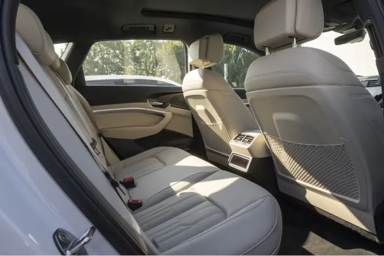 Audi Q8 din 2023 cu 73.262 km - oferta AUD145907 - foto 9