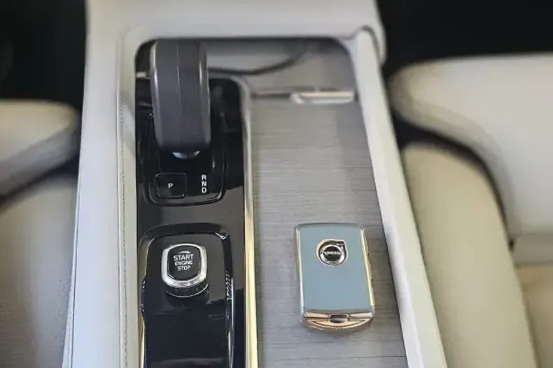 Volvo XC60 din 2023 cu 64.000 km - oferta VOL145939 - foto 19