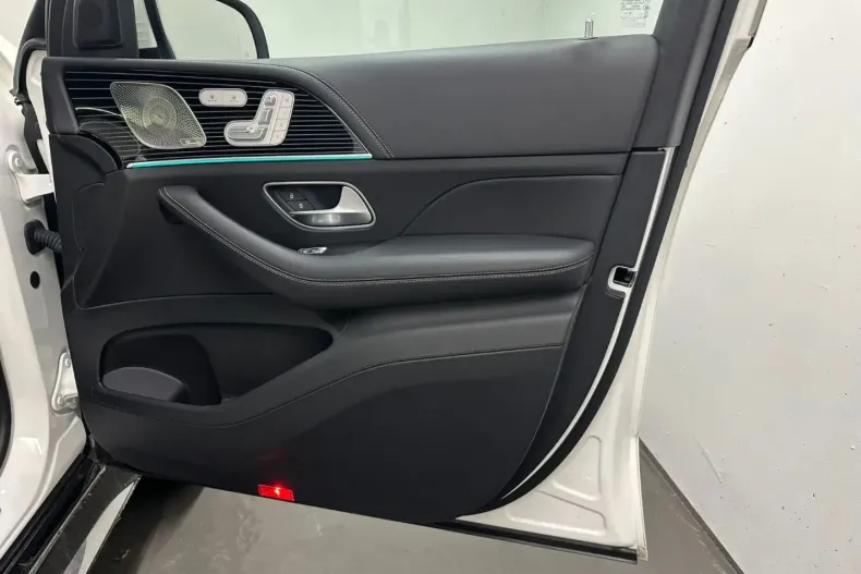 Mercedes-Benz GLS 600 din 2024 cu 24.900 km - oferta MER145970 - foto 24